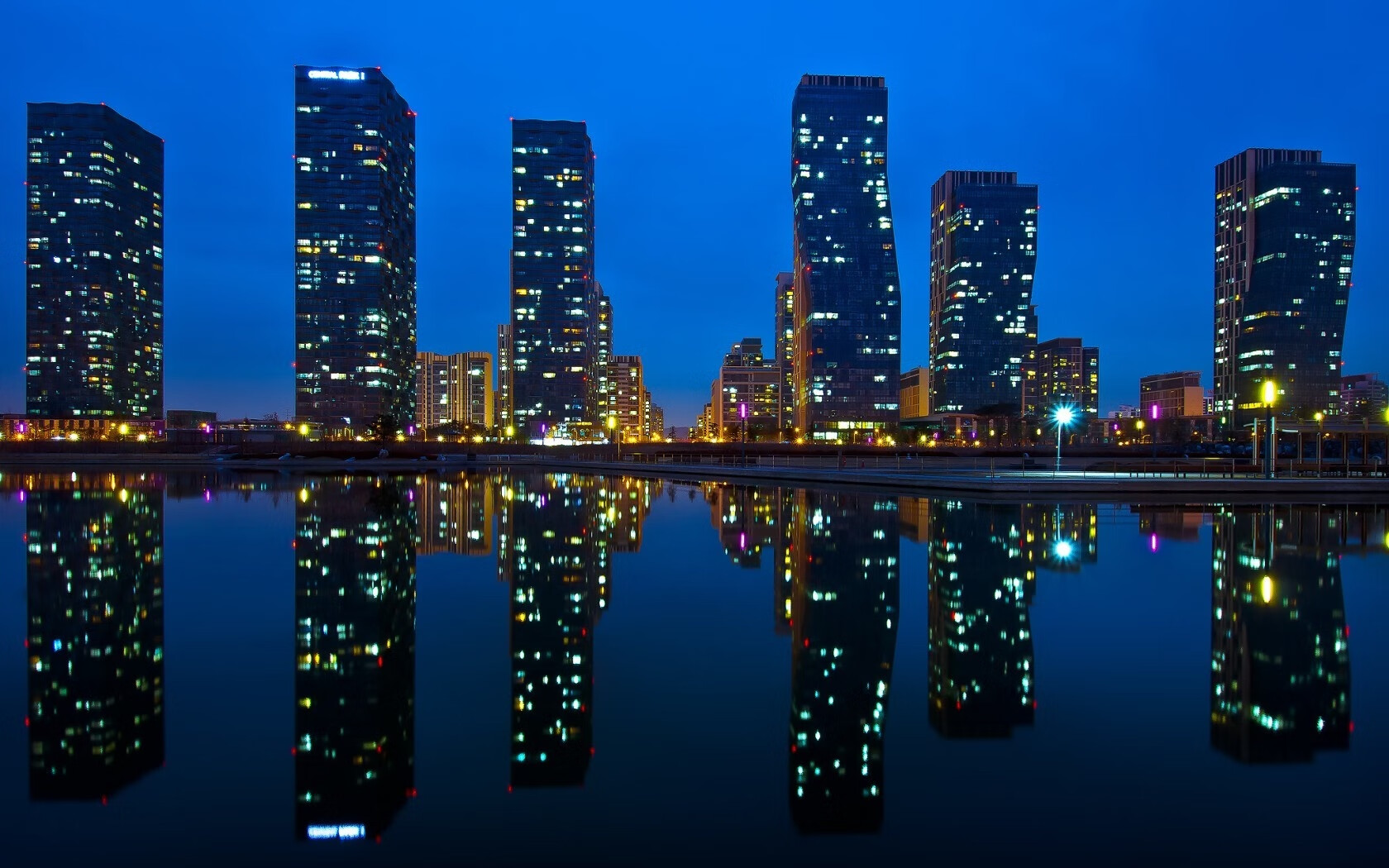 爱游互娱游戏官网-德甲联赛天价引援不断，豪门布局未来，德甲intro