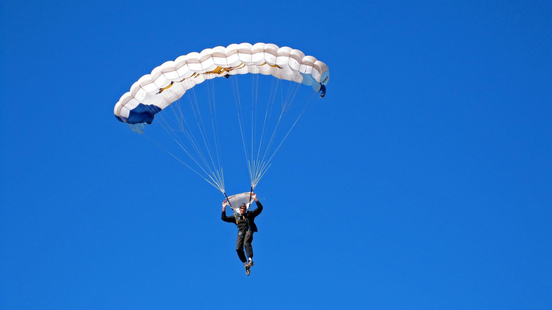 ayx爱游戏官网-特斯·冯·迪克：通过出色的体能和技术优势，掌控南非队比赛节奏